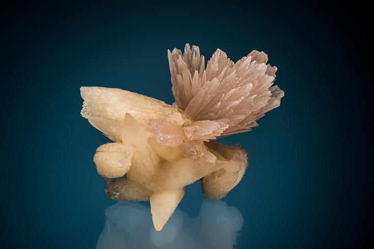 STRONTIANITE with CALCITE